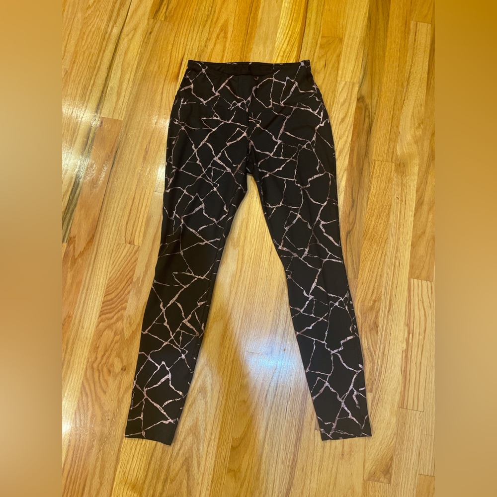 💜 5 for $25 or 3 for $18 Avia black & rose gold crack pattern leggings